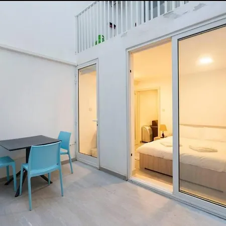 Cosy One Bedroom Maisonette Apartment *