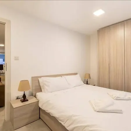 아파트 Cosy One Bedroom Maisonette 세인트폴스베이